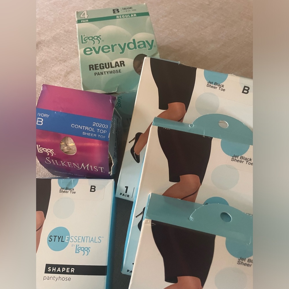 10pr size B stockings NWT